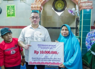 Kenneth Rogoh Kocek Pribadi Untuk Bantu Korban Kebakaran di Jelambar