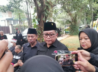 Guruh Soekarnoputra Tutup Usia, PDI Perjuangan Instruksikan Kibarkan Bendera Setengah Tiang
