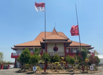 Guruh Soekarnoputra Wafat, Fraksi PDI Perjuangan Jatim: Kibarkan Bendera Partai Setengah Tiang 