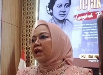 Semangat Raih Cita-Cita, Ida Nurlaela Bagikan Sepeda Untuk Anak-anak Pangandaran
