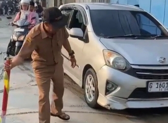 ASN Pemkot Pekalongan Terobos Jalan Cor di Watusalam, Wali Kota: Beri Sanksi!