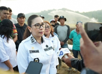 Vanda Sarundajang Tinjau Lahan Pertanian yang Kekeringan, Salurkan Dua Unit Pompa Air