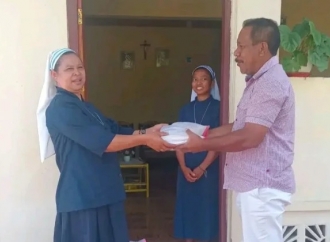 PDI Perjuangan Nagekeo Salurkan Pangan ke Panti Asuhan Alma Boawae