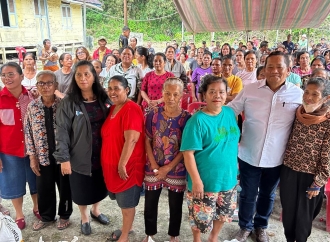 Bantu Benih Jagung P-32 di Samosir, Rapidin Simbolon Janji Datangkan Traktor Besar untuk Petani