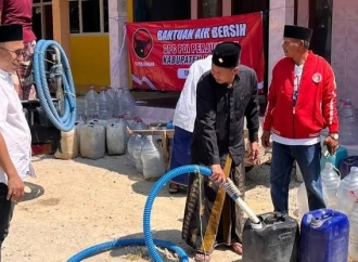 Atasi Dampak Kekeringan, DPC PDI Perjuangan Sampang Salurkan Air Bersih dan Gelar Salat Istisqa