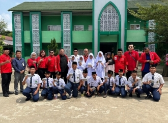 DPD PDI Perjuangan Sumut Salurkan Tali Asih untuk 21 Siswa Terdampak Program MBG di Asahan