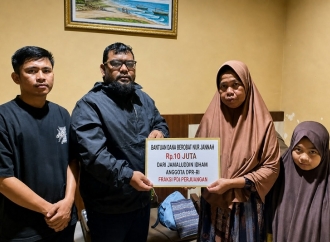 Jamaludin Idham Serahkan Bantuan Rp10 Juta Untuk Pasien Penyintas Tumor