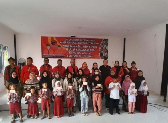 PDI Perjuangan Sumut Salurkan Bantuan Tabungan untuk 59 Siswa Korban Keracunan Program MBG di Deli Serdang
