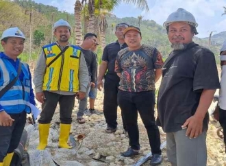Doding Rahmadi Targetkan Talud Penahan Banjir Sungai Temon Rampung Akhir Desember