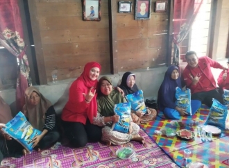 DPC PDI Perjuangan Bangka Selatan Salurkan Bantuan 5 Ton Beras ke Masyarakat 