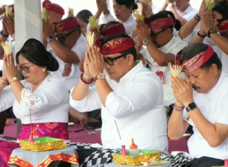 Tumpek Wayang, Bupati Sanjaya Ajak Masyarakat Jaga Keharmonisan Alam Bali