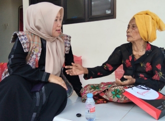 Mengabdi Tanpa Batas Usia: Kisah Haru Pengajar Ngaji 100 Tahun yang Sentuh Hati Anggota DPR RI Hj. Ansari