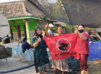 Atasi Dampak Kemarau, DPC PDI Perjuangan Rembang Salurkan 10 Ribu Liter Air Bersih di Bogorame
