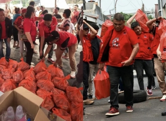 PDI Perjuangan dan Baguna Manado Salurkan Puluhan Paket Sembako untuk Korban Kebakaran