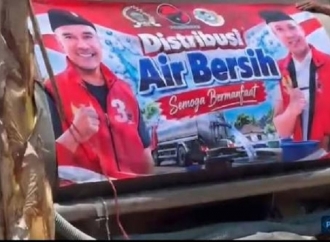 Fraksi PDI Perjuangan Bangkalan Salurkan Bantuan Air Bersih Ke Warga Terdampak Kekeringan 