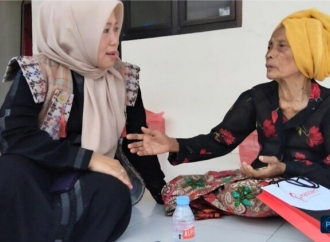 Ansari Salurkan Bantuan Untuk Nenek Suidah, Pengajar Al-Qur'an