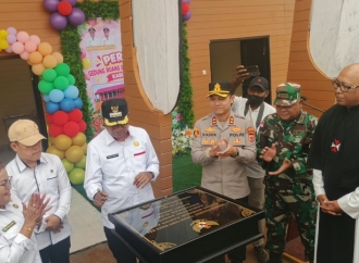 Bupati Asmat Resmikan Gedung Ruang Bermain Ramah Anak di Agats