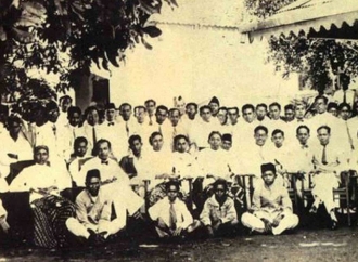 Merah Berani Menginspirasi: Soekarno dan Benang Merah Persatuan Pemuda