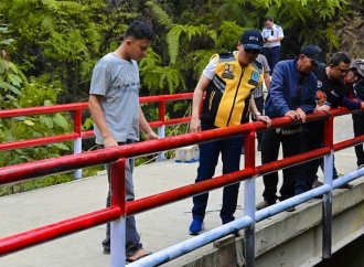Oloan Nababan Tinjau Jembatan Aek Pungga yang Kini Telah Rampung