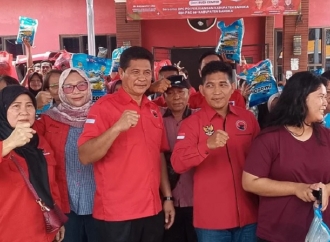 Inisiasi Rudianto Tjen, DPC PDI Perjuangan Bangka dan Rudi Center Bagikan 5 Ton Beras di 6 Kecamatan