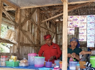 Said Abdullah Salurkan Bantuan Modal untuk Pedagang Warung Kecil di Sumenep