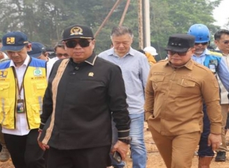 Lasarus Tinjau Sejumlah Proyek Strategis di Kubu Raya