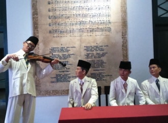 Pukul 23.00 di Kramat 106: Ketika Biola Itu Berbicara Tanpa Suara