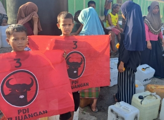 Dampak Kekeringan di Buton Selatan, PDI Perjuangan Salurkan 15 Ribu Liter Air Bersih ke Desa Batu Atas Liwu