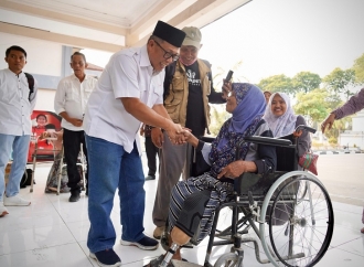 Komitmen Hadir untuk Kelompok Rentan, Abidin Fikri Salurkan Bantuan ATENSI di Bojonegoro dan Tuban