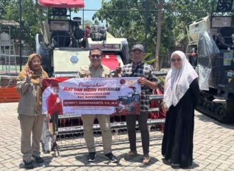 Sony Serahkan Bantuan Alsintan Gratis Kepada 23 Kelompok Tani
