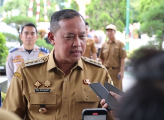Tri Adhianto Salurkan Peralatan Usaha untuk Dorong Kemandirian UMKM Perempuan di Rawalumbu
