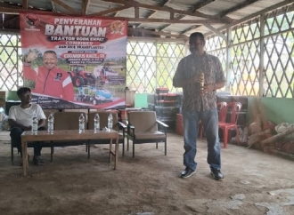 Bukan Untuk Bisnis Pribadi!, Edoardus Kaize: Bantuan Traktor Untuk Kelompok Petani 