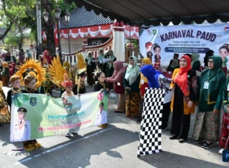 Lepas Karnaval PAUD, Bunda Nia Ajak Orang Tua Perkuat Pendidikan Karakter Anak