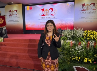 Legislator Muda PDI Perjuangan Cintya Amanda Labetta Raih Penghargaan Djoko Soetono di Dies Natalis ke-102 FHUI