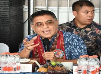 Samuel Wattimena Soroti Komersialisasi Ulos yang Abaikan Identitas Budaya