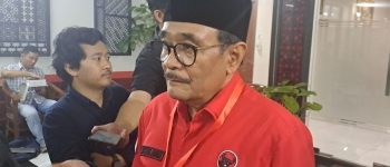 https://img.gesuri.id/crop/350x150/content/2025/06/18/215321/djarot-harap-gibran-dengan-hati-tulus-saat-ziarah-ke-makam-bung-karno-pF6h6g7no9.jpg