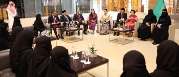 https://img.gesuri.id/crop/350x150/content/2026/02/09/240323/sebelum-terima-gelar-doktor-di-riyadh-megawati-soekarnoputri-berbincang-dengan-mahasiswi-pnu-asal-indonesia-gCh7rlQ2or.jpg