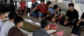 https://img.gesuri.id/crop/350x150/content/2026/03/09/243063/rangkaian-banteng-jatim-fc-u-17-ziarah-ke-makam-bung-karno-9iGKzNwaMj.jpg