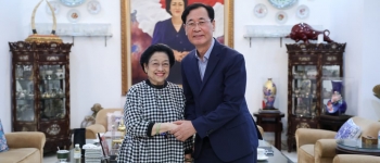 https://img.gesuri.id/crop/350x150/content/2026/05/08/246577/bahas-reunifikasi-korea-penasihat-presiden-korsel-bertemu-ibu-megawati-soekarnoputri-3t9CqqDNH3.jpeg