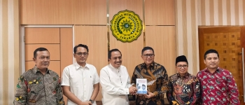 https://img.gesuri.id/crop/350x150/content/2026/06/12/248633/silaturahim-kebangsaan-sekjen-pdi-perjuangan-hasto-kristiyanto-sambangi-umj-perkuat-ikatan-sejarah-bung-karno-HAZrWiePjy.jpeg