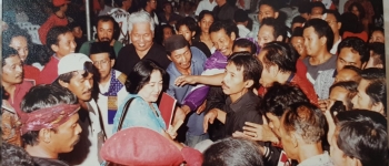 https://img.gesuri.id/crop/350x150/content/2026/07/18/251233/sabtu-kelabu-27-juli-1996-puncak-de-soekarnoisasi-di-era-orde-baru-ck7Q3pAiNA.jpeg