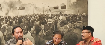 https://img.gesuri.id/crop/350x150/content/2026/07/19/251329/kisah-wartawan-kudatuli-nama-megawati-soekarnoputri-dipaksa-ganti-jadi-taufiq-kiemas-sf4F4kRPZN.jpeg