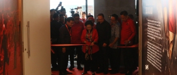 https://img.gesuri.id/crop/350x150/content/2026/07/22/251571/megawati-buka-pameran-foto-refleksi-30-tahun-kudatuli-m3EUuue15Q.jpeg