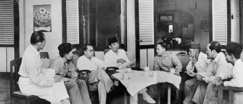 https://img.gesuri.id/crop/350x150/content/2026/08/11/253435/menjelang-detik-detik-proklamasi-penolakan-golongan-muda-dan-peristiwa-rengasdengklok-zlnOdCWU3X.jpg