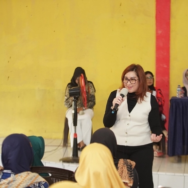 Ayu Nur Sari Gelar Penyuluhan Gizi dan Salurkan Bantuan ke Masyarakat