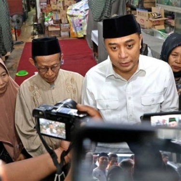 Cak Eri Tunjukkan Kepedulian: Pemkot Surabaya Bantu Santri Korban Musibah Ponpes Al-Khoziny
