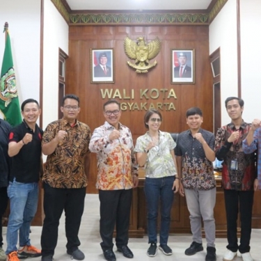 Hasto Wardoyo Ingatkan Gen Z: Jangan Jadi “Generasi Stroberi”, Harus Tangguh dan Produktif