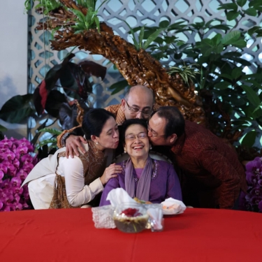 Harmoni ‘My Way’ di Batu Tulis: Megawati Rayakan HUT ke-79 Bersama Keluarga dan Sahabat di Tengah Hujan