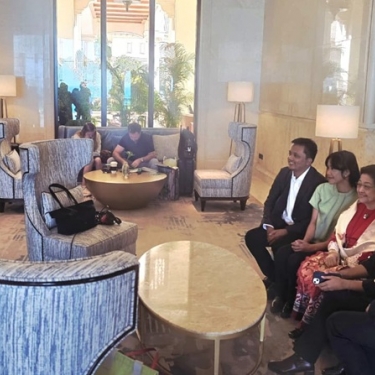 Saat Prananda Prabowo Jadi Juru Foto Megawati dengan Awak Wartawan di Abu Dhabi