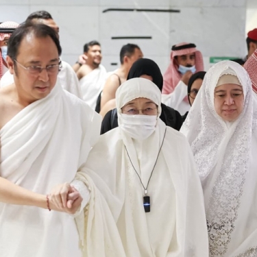 Tunaikan Umrah, Megawati Didampingi Prananda dan Puan Ambil Miqat Masjid Tan